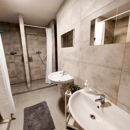 Romanticky Pokojicek V Podkrovi R5 * Prague