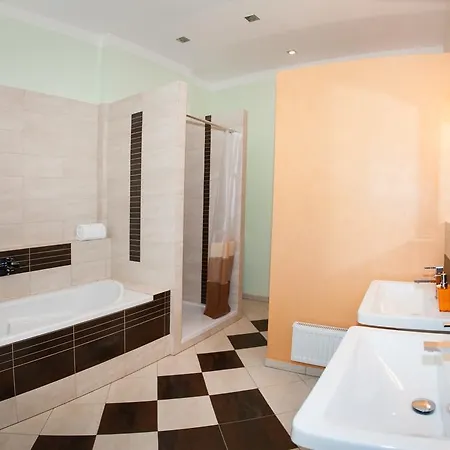 4bdr Meeting Point By Ruterra Apartman *