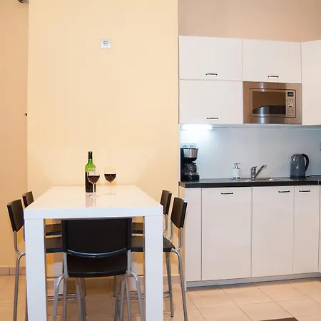 4bdr Meeting Point By Ruterra Apartman