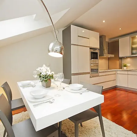 Luxury Penthouse Apartment *