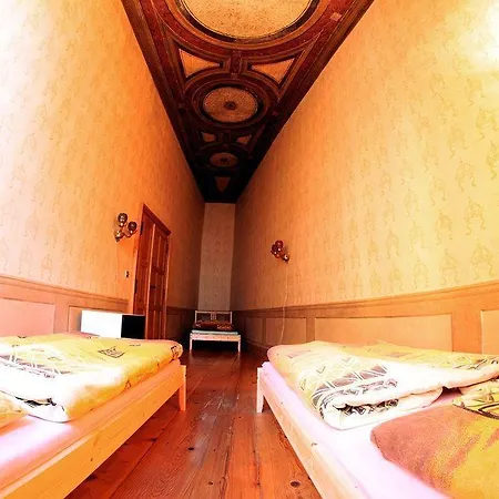 Homer - Old Town Square Hostel