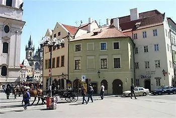 U Tří Bubnů Hotel