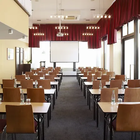מלון Clarion Old Town 4*