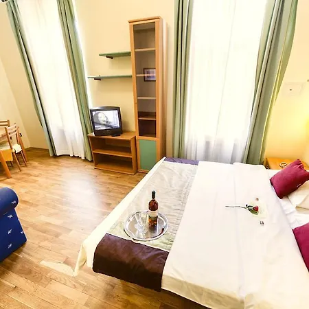 Hotel La Madeleine 3*