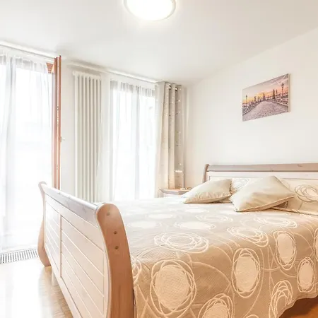 Appartement Modern Charvátova Praag