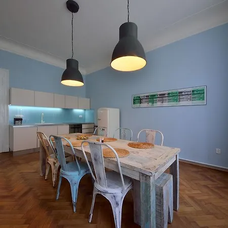 Apartment Parizska 1 *