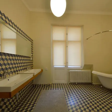 Apartment Parizska 1
