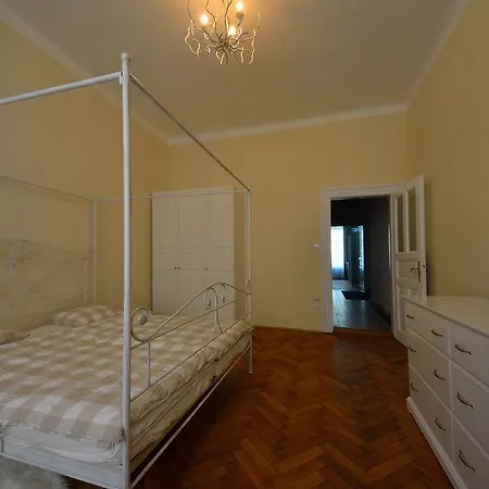 Parizska 1 Prague