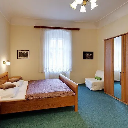 Karlova 25 * Prag