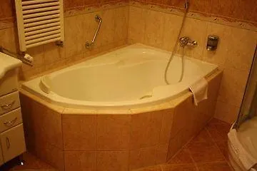 Modra Ruze 4*