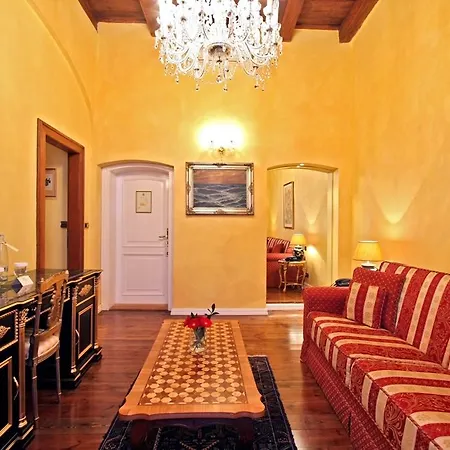 מלון Alchymist Nosticova Palace 5*