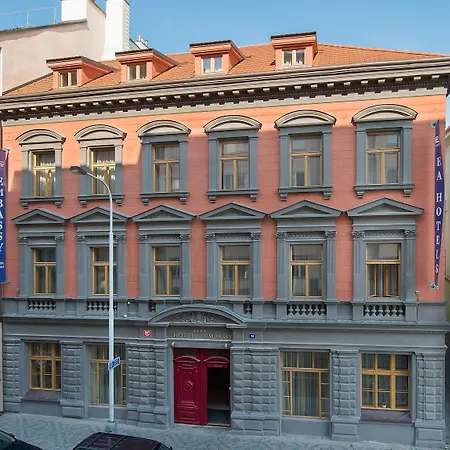 Ea Embassy Hotel 4*