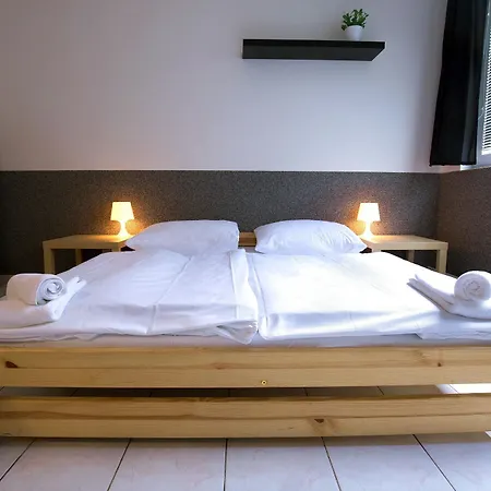 Seven Hostel *