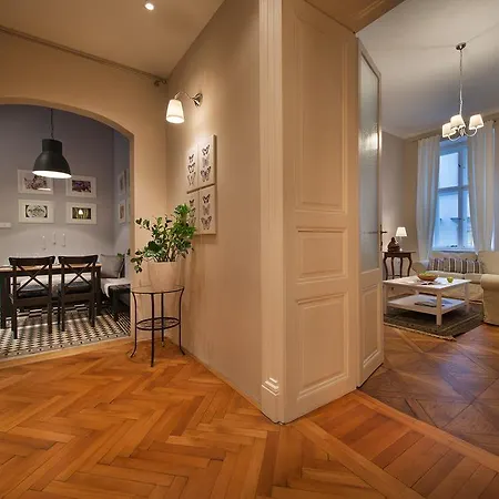 Wishlist Old Residences - New Town Daire