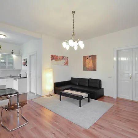 Exclusive On Zborovska Apartment