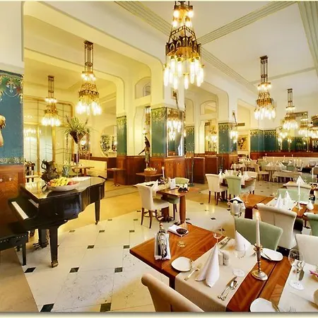 Paris Hotell
