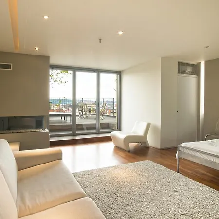 Luxury Penthouse Apartment *
