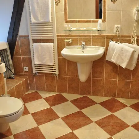 Cerny Slon 4*