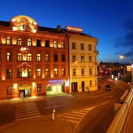 Elephant Design Otel 4*