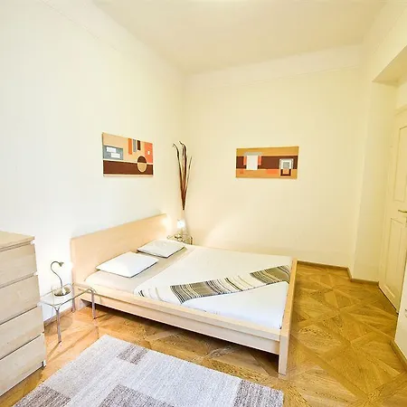 Bohemia Centre Apartment *