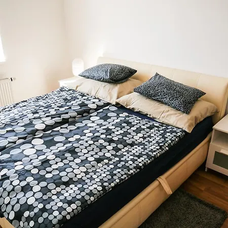 Dahlia 3* Prague