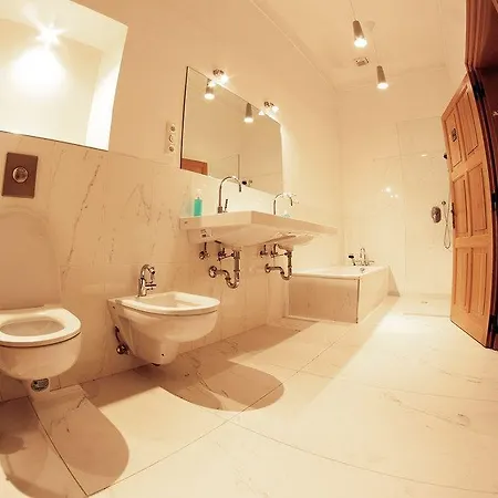 Homer - Old Town Square Hostel Prague