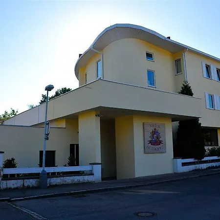 מלון St. Tropez 4*