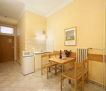 Hotell Golden Garni 3*