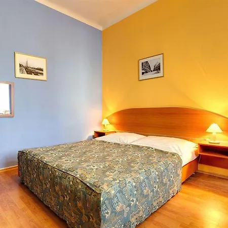 House Zizkov Отель 3*