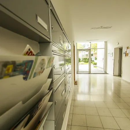 Korunni Dvur 130m2, 2 Free Parkings דירה *