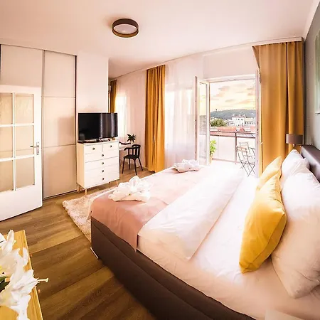 Pretty Woman S Studio With Terrace & Air Condition *
