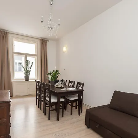 Old Town Apartment *