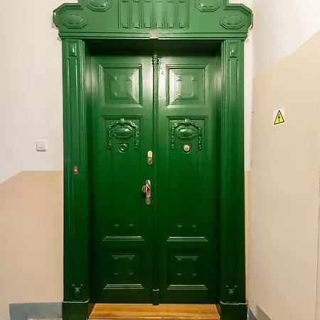 Old Town Apartment *