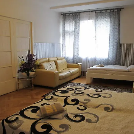 Arabesque Accommodation Bed & Breakfast 3*