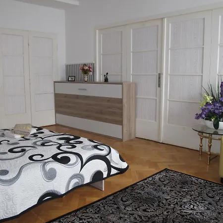 Arabesque Accommodation Bed & Breakfast 3*