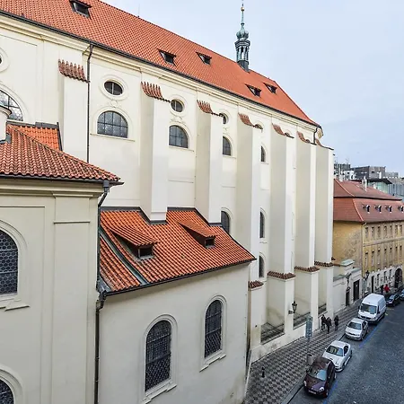 Old Town Apartment *