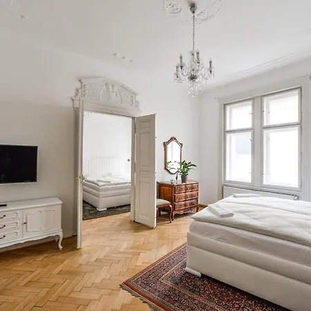 Old Town Apartment *