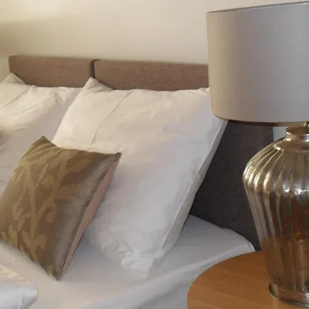Jungmann 4* Praga