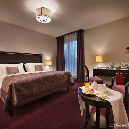 Ea Embassy Hotel 4*