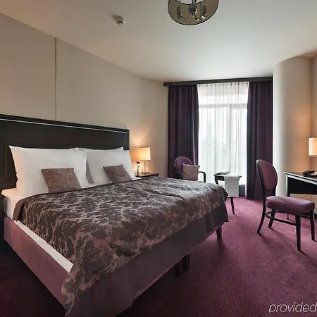 Ea Embassy Hotel