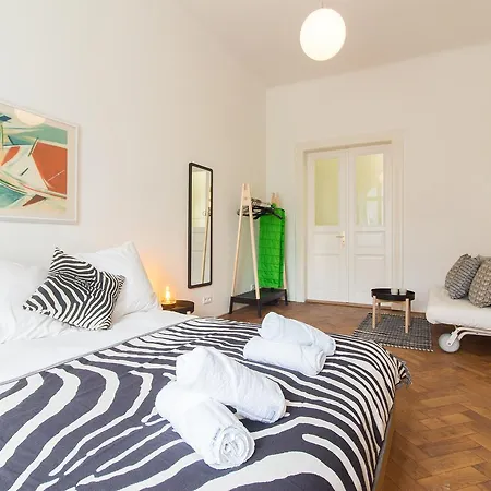 Apartment Stylish Modern For 5 People By Easybnb