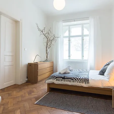 Stylish Modern For 5 People By Easybnb