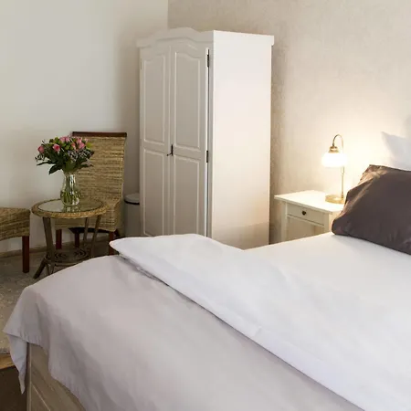 U šuterů Hotel 3*