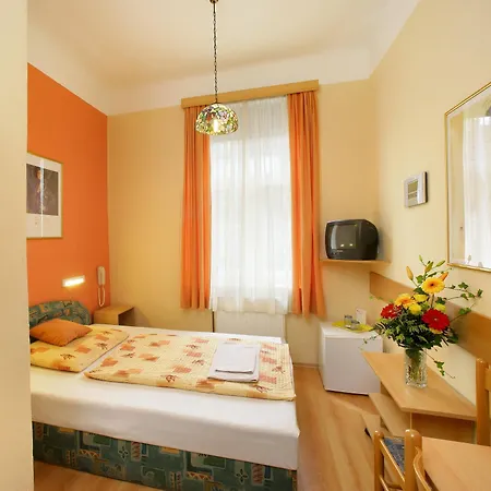 Golden Garni Hotell 3*