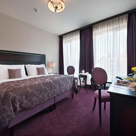 Hotel Ea Embassy 4*