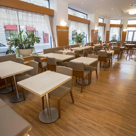 Astoria Hotel 4*