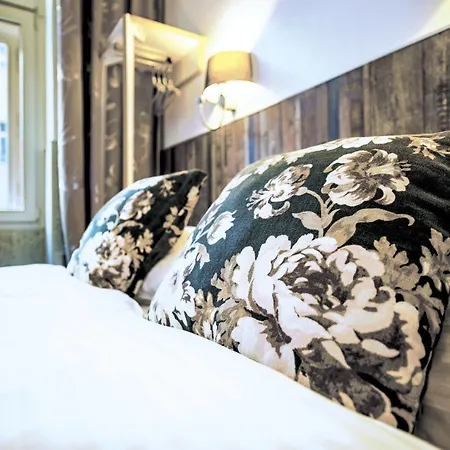 Royal Court Hotell 3*