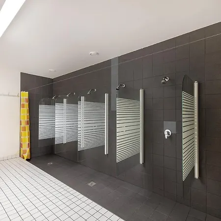 & Letov Hostal *