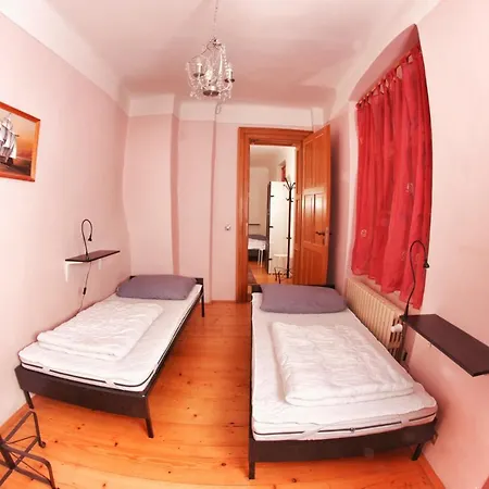 Homer - Old Town Square Hostel *