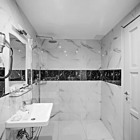 Deminka Palace Hotel 4*